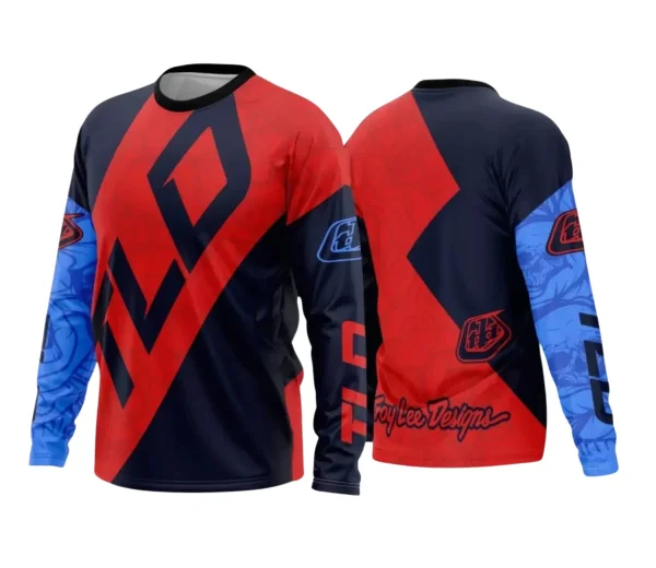 Imagem de camisa com logo no peito e estampa grande nas costas, ideal para apaixonados por motocross e trilha, com design vibrante e cheio de energia para quem curte aventura e velocidade.